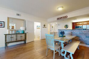 Dining - 2nd Floor Elegant, Spacious Condo At Waterscape Waterfall, Lazy River (Fort Walton Beach)