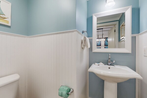 A bathroom with a white vanity, a sink, and a mirror. - 2nd Floor Warm, Welcoming Condo At Waterscape Playground, 2 Hot Tubs (Fort Walton Beach)