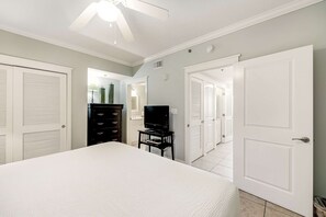 1 bedroom, iron/ironing board, WiFi, bed sheets - 5th Floor Beautifully Decorated Condo At Waterscape Waterfall, Lazy River (Fort Walton Beach)