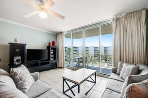 TV, DVD player, offices - 5th Floor Beautifully Decorated Condo At Waterscape Waterfall, Lazy River (Fort Walton Beach)