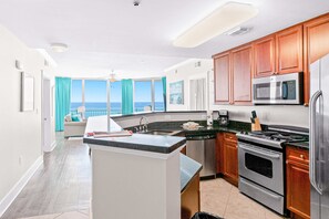 Fridge, microwave, oven, stovetop - Picturesque Condo At Waterscape Expansive Balcony Waterfall, Lazy River (Fort Walton Beach)