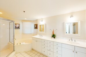 Shower, towels - Expansive Beachfront Condo at Waterscape w/ a Shared Pool, Hot Tub, & Lazy River (Fort Walton Beach)