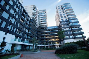 Exterior - Neon Terrace in 12th Floor CFC Casablanca, Data Show in Bedroom, Gym (Casablanca)