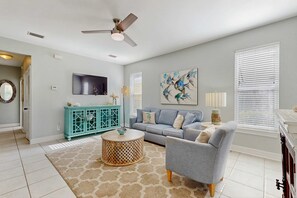 TV, offices - Condo near the beach with outdoor pool, BBQ, washer/dryer, streaming, central AC (Santa Rosa Beach)