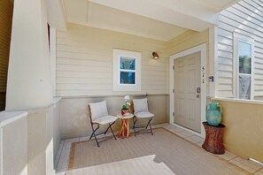 Terrace/patio - Condo near the beach with outdoor pool, BBQ, washer/dryer, streaming, central AC (Santa Rosa Beach)