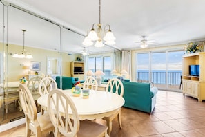 Dining - Beautiful condo, balcony, sauna & pool access (Panama City Beach)
