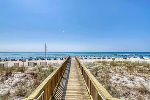 On the beach - Gorgeous, cozy beachfront condo with pool, pool spa & beach access (Perdido Key)