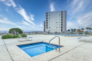Pool - Top-Floor, Gulf-Front Condo w/ Balcony, Beach Access & Shared Pools/Hot Tub/Gym (Perdido Key)