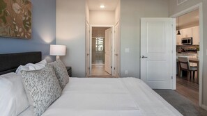 1 bedroom, desk, iron/ironing board, WiFi - Landing | Stunning 1BD, Yoga Studio, Gym (Four Corners)