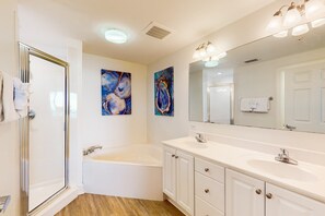 Shower, towels - Newly Updated, 9th Floor Gulf-front Condo. Beach Chair Service Included (Panama City Beach)