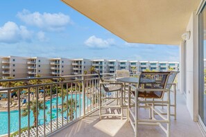 Outdoor dining - 5th-Floor Condo w/Pool & Ocean Views, Balcony, Shared Outdoor Pool, Hot Tub, Gym (Fort Walton Beach)