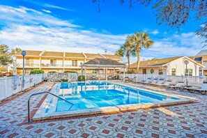 Pool - Striking condo near the beach, with on-site pool & washer/dryer (Miramar Beach)