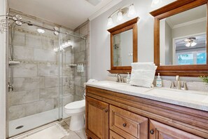 Douche, serviettes fournies