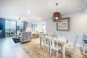 Dining - 3rd Floor Beach-Chic Condo On Okaloosa Island Waterfall, Lazy River (Fort Walton Beach)