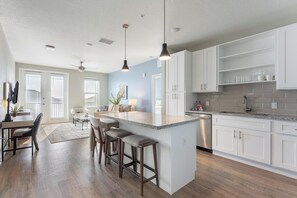 Interior - Landing | Amazing 2BD, Yoga Studio, Gym (Four Corners)