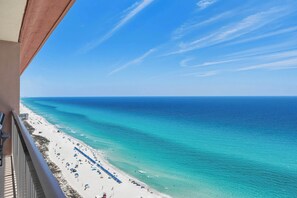 On the beach - 25th-floor, waterfront condo with picturesque views, pools & fitness room (Panama City Beach)