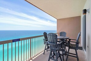 Outdoor dining - 25th-floor, waterfront condo with picturesque views, pools & fitness room (Panama City Beach)