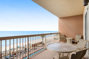 Property grounds - Beach-chic, 7th-floor condo with incredible Gulf-front views, gym, hot tub & 2 pools (Panama City Beach)