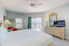 3 bedrooms, iron/ironing board, WiFi, bed sheets - Inviting townhome in Miramar Beach with bay view & resort pools (Miramar Beach)