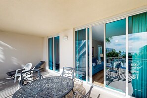 Outdoor dining - 4th Floor Warm, Welcoming Condo On Okaloosa Island Waterfall, Lazy River (Fort Walton Beach)