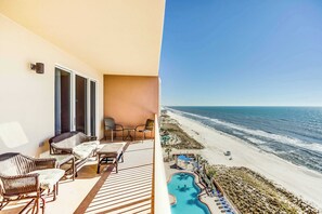 Property grounds - Gorgeous waterfront condo with incredible views, two pools & gym (Panama City Beach)