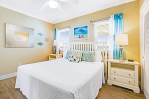 1 bedroom, iron/ironing board, WiFi, bed sheets - Spacious Top-Floor Condo At Waterscape 490 Feet Of Private Beach (Fort Walton Beach)