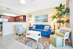 TV, DVD player, offices - Spacious Top-Floor Condo At Waterscape 490 Feet Of Private Beach (Fort Walton Beach)