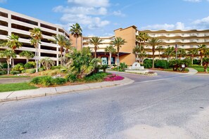 Exterior - 2nd-floor condo with balcony at Waterscape Waterfall, lazy river & beach chairs (Fort Walton Beach)