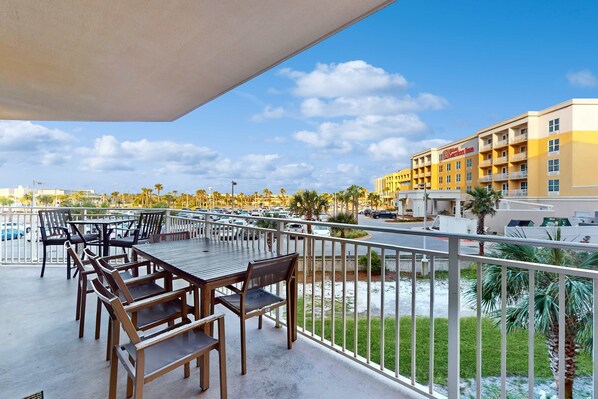 Outdoor dining - 2nd-floor condo with balcony at Waterscape Waterfall, lazy river & beach chairs (Fort Walton Beach)