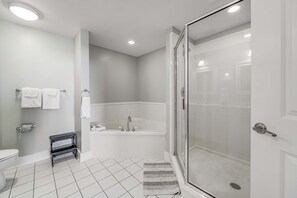 Shower, towels - Cozy, Tropical Condo On Okaloosa Island, Children's Playground, 2 Hot Tubs (Fort Walton Beach)