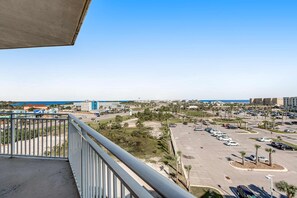 Property grounds - Cozy, Tropical Condo On Okaloosa Island, Children's Playground, 2 Hot Tubs (Fort Walton Beach)