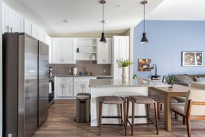 Interior - Landing | Beautiful 1BD, Yoga Studio, Gym (Four Corners)
