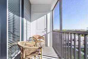 Property grounds - Landing | Beautiful 1BD, Yoga Studio, Gym (Four Corners)