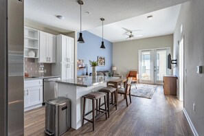 Interior - Landing | Beautiful 1BD, Yoga Studio, Gym (Four Corners)