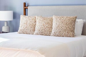 1 bedroom, desk, iron/ironing board, WiFi - Landing | Beautiful 1BD, Yoga Studio, Gym (Four Corners)
