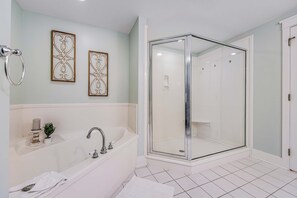 Shower, towels - Spacious, Beachy Condo At Waterscape Children's Playground, 2 Hot Tubs (Fort Walton Beach)