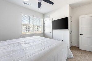 1 habitación, escritorio, tabla de planchar con plancha y wifi 
