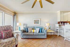 TV, DVD player, offices - Lovely beachfront condo with water views from private balcony + shared pool (Miramar Beach)