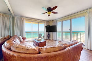 TV, DVD player, offices - Tropical-themed 17th-floor condo with beachfront views, pools & gym (Panama City Beach)