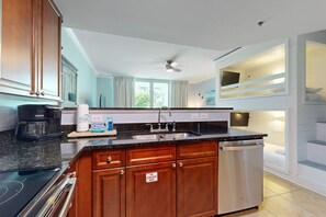Fridge, microwave, oven, stovetop - 2nd-floor condo with balcony, AC, WiFi, pool, lazy river, & beach access (Fort Walton Beach)