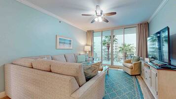 Televisión, reproductor de DVD y oficina