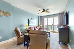 TV, DVD player - Gulf-view condo with beach service, pools, hot tubs & gym (Panama City Beach)