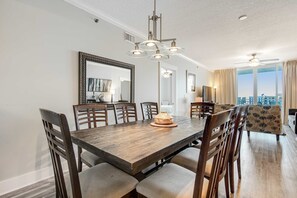 Dining - 6th Floor Welcoming Condo At Waterscape 490 Feet Of Private Beach (Fort Walton Beach)