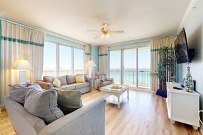 TV, DVD player - Snow-bird friendly top-floor corner condo with Gulf views, pools & gym (Panama City Beach)