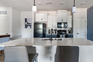 Fridge, dining tables - Landing | Stunning 1BD, Gym, Clubhouse (Asheville)