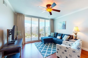 TV, DVD player, offices - Warm, Welcoming Condo On Okaloosa Island 490 Feet Of Private Beach (Fort Walton Beach)