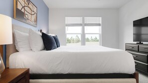 Room - Landing | Stunning 1BD, Clubhouse, Gym (Apopka)