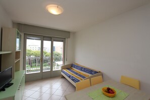 Apartment, 3 Schlafzimmer, Balkon, Meerblick | Wohnzimmer
