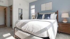 2 habitaciones, escritorio, tabla de planchar con plancha y wifi 