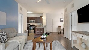 Smart TV - Landing | Beautiful 2BD, Gym, Game Room (Apopka)